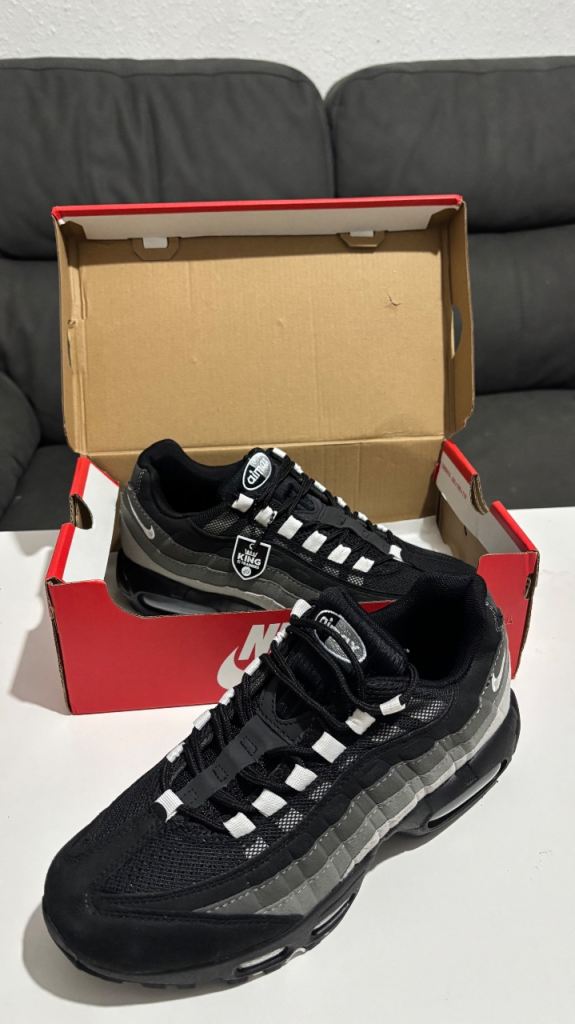 Air max 95s black and grey mens size 8