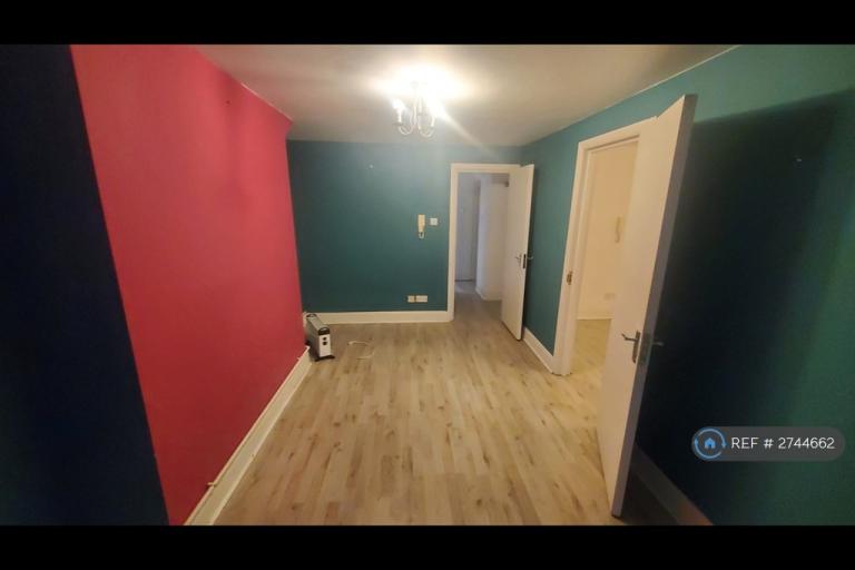 1 bedroom flat in Kingsland High St, London, E8 (1 bed) (#2744662)