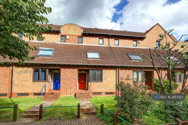 6 bedroom house in Manchester Road, London, E14 (6 bed) (#2957227)