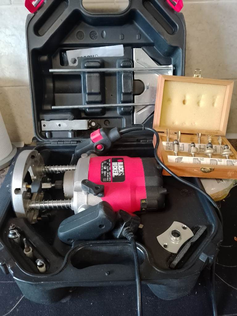 Black & Decker Power Router with Case and Bit Set