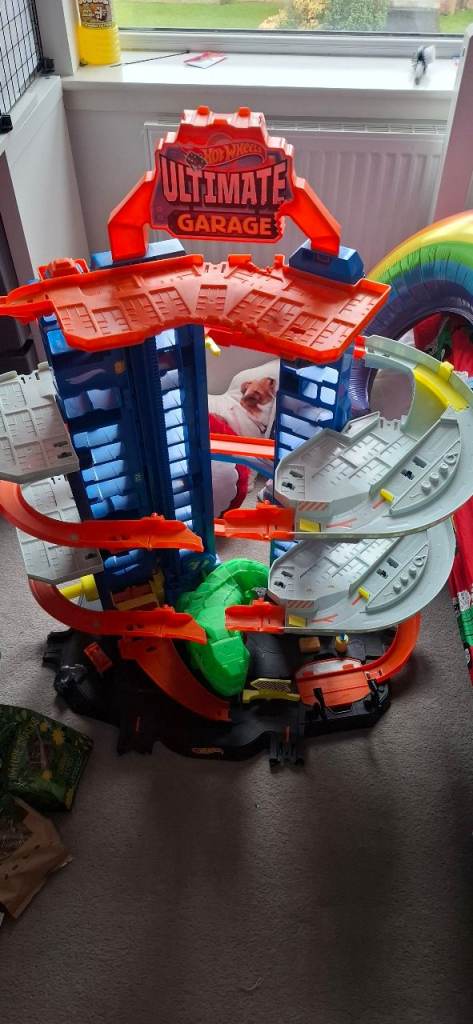 Hotwheels ultimate garage