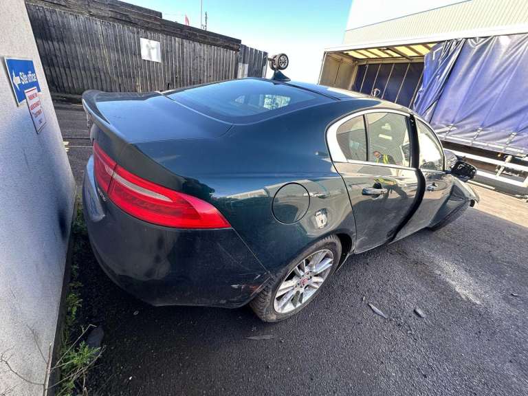 2015 JAGUAR XE 2.0 PRESTIGE 4DR AUTO BREAKING FOR PARTS