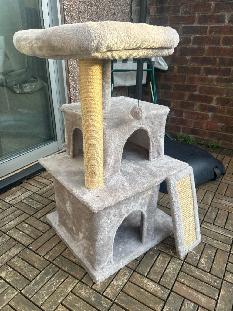 Cat tree tower