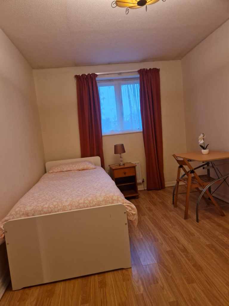 Big Room to Rent for Single Woman