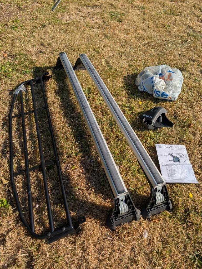 Renault Captur roof rack and dog guard
