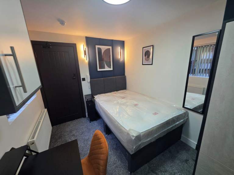 **BRAND NEW!**Ensuite Studio Room **ALL BILLS INCLUDED! (£100 extra)**Near Town Centre**
