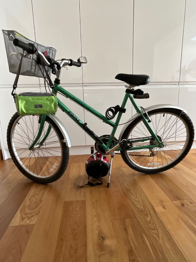 Womens Raleigh Spirit light green 26”Wheel Shimano sis 15 speed,twist grip gear changer