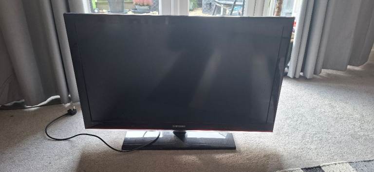 ​Samsung 40" Full HD TV (1080p) – Great for Gaming / Spare Room
