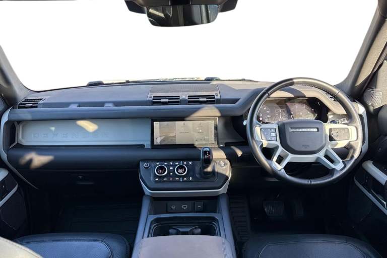 2024 Land Rover Defender 110 3.0 D300 X-Dynamic SE 5dr SUV DIESEL Automatic