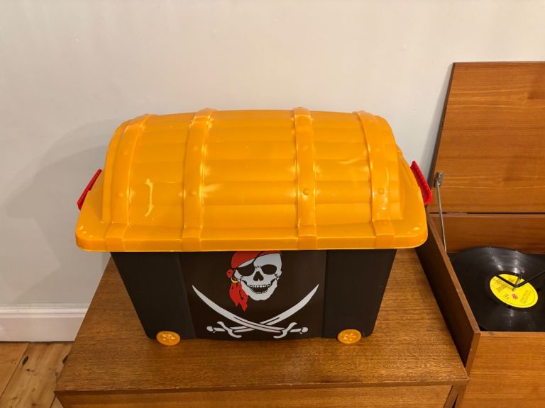 image for Pirate treasure chest toy box 