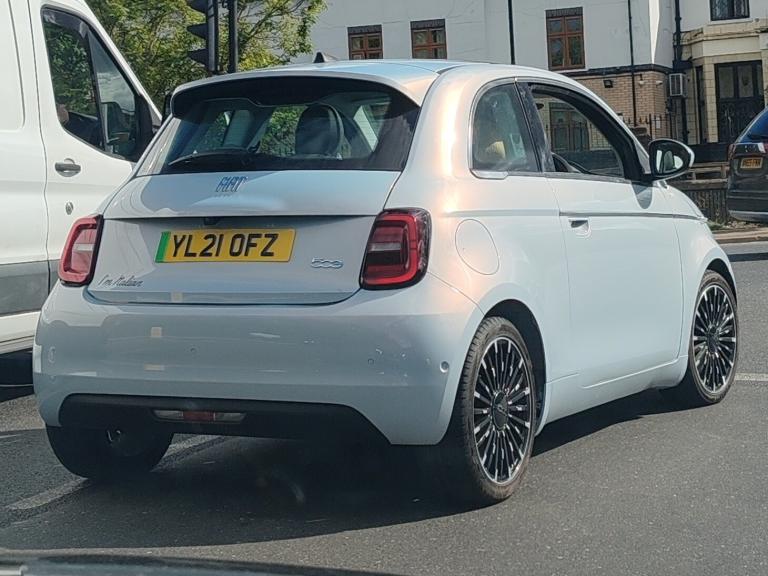 image for 2021 Fiat 500 La Prima electric Pearlescent iridescent 3dr Auto CHEAPEST ONLINE HATCHBACK Electri...