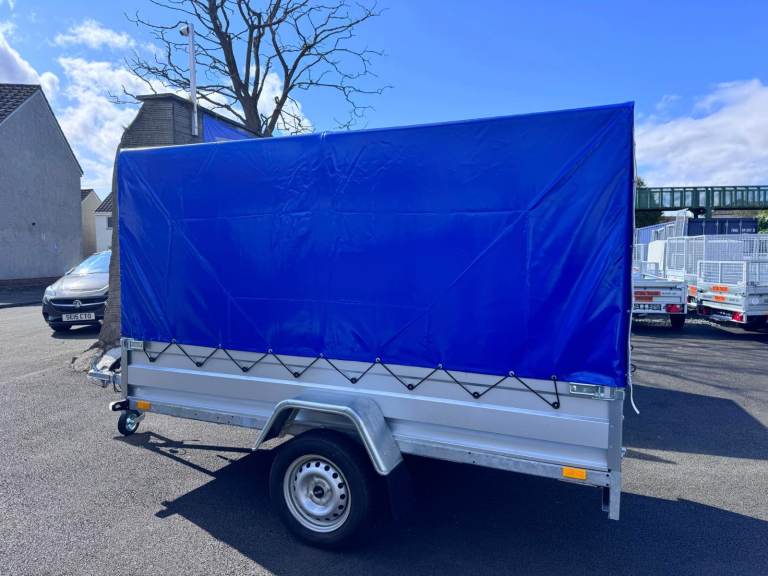 BRAND NEW 8,7FT X 4,2FT SINGLE AXLE TRAILER WITH FRAME COVER AND RAMP 750KG