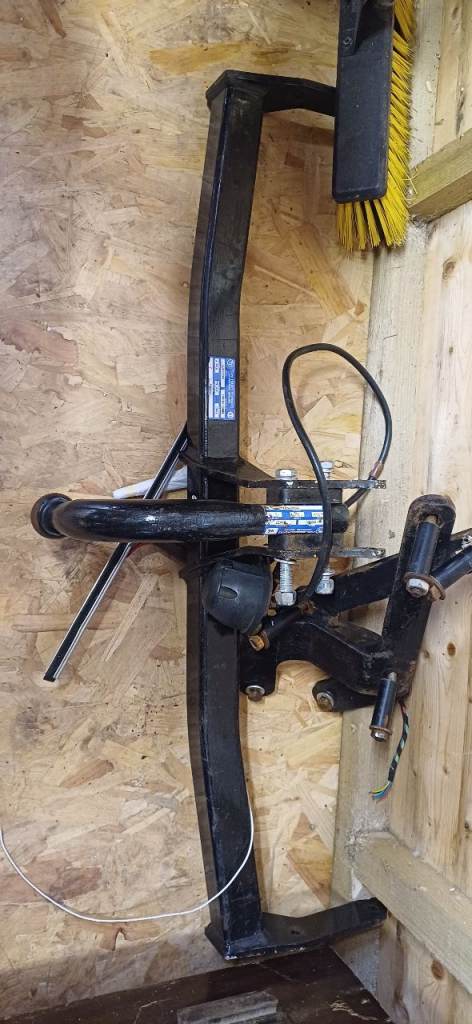 Dacia Sandero towbar 