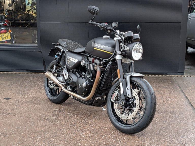TRIUMPH SPEED TWIN 1200 - 2022 22 - FSH - 1 OWNER