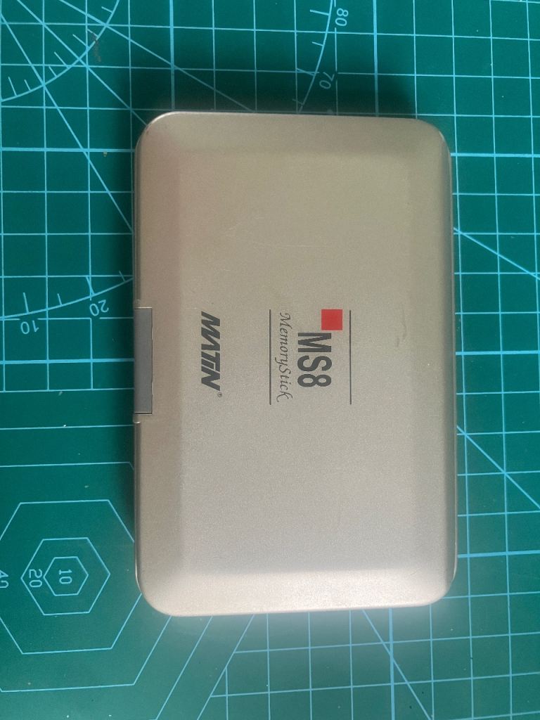 Matin MS8 Memory Stick Case with three memory cards