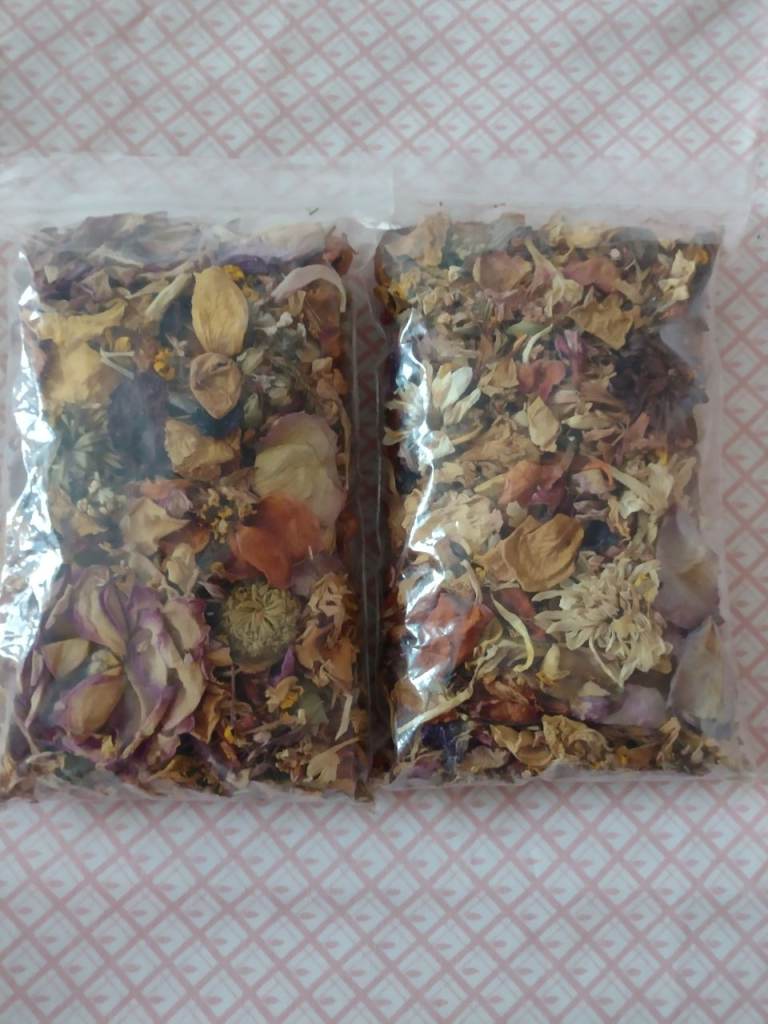 17 Packs of Natural Mixed Flowers for Wedding Table Displays. At £2-£3 each, see the photos/details.