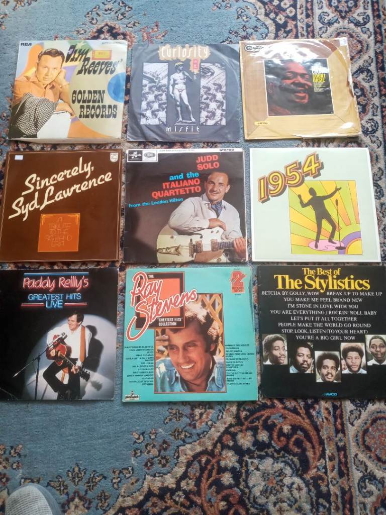 LARGE COLLECTION OF LPs