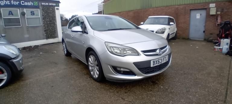 2013 Vauxhall Astra 1.6i 16V SE 5dr HATCHBACK Petrol Manual