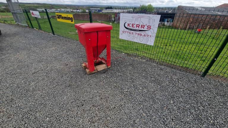 Quad atv Evans and pearce electric broadcaster for slug pellets grass seed tractor 