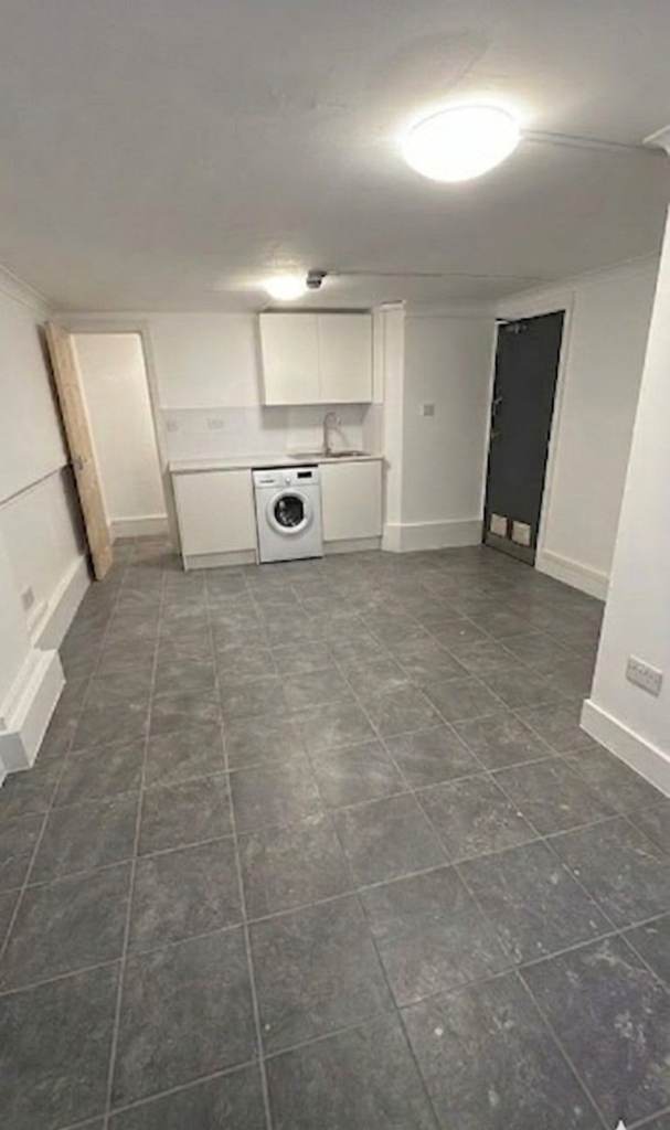 Furnished studio to rent in - Willesden (NW10)