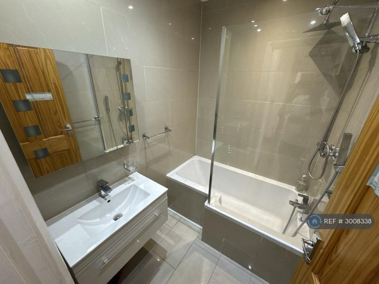 3 bedroom house in Tollgate Road, London, E16 (3 bed) (#3008338)