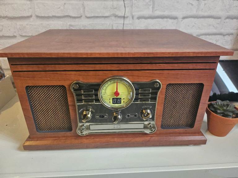 Retro Wooden Style Stereo Radio with CD Player