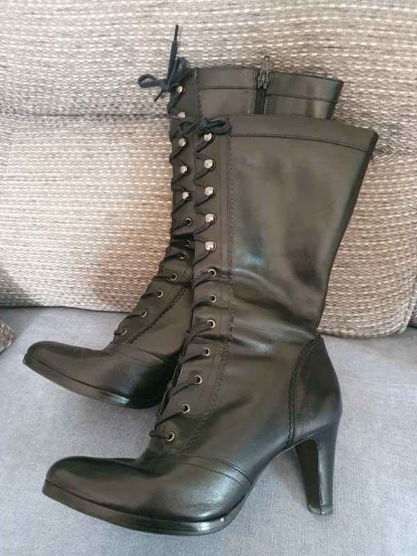 Size 5 Clarkes leather ladies heeled boots