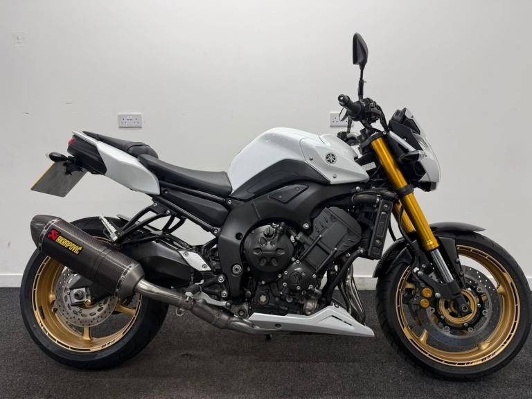 YAMAHA FZ8 ** READY TO GO - AKRAPOVIC - LOW MILES **