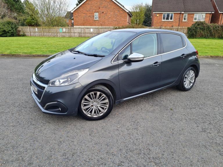 A Real Head Turner Year 2017 Peugeot 208 Allure Premium Pure-tech 1200cc 