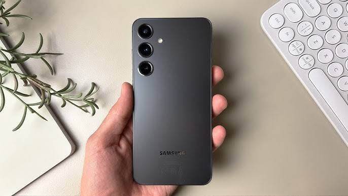 SAMSUNG S25 BRAND NEW BOX ONE YEAR OFFICIAL WARRANTY 