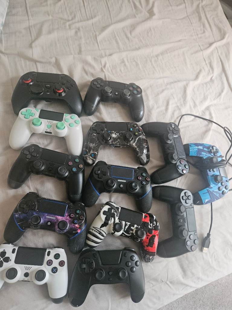 Ps4 controllers good condtion 