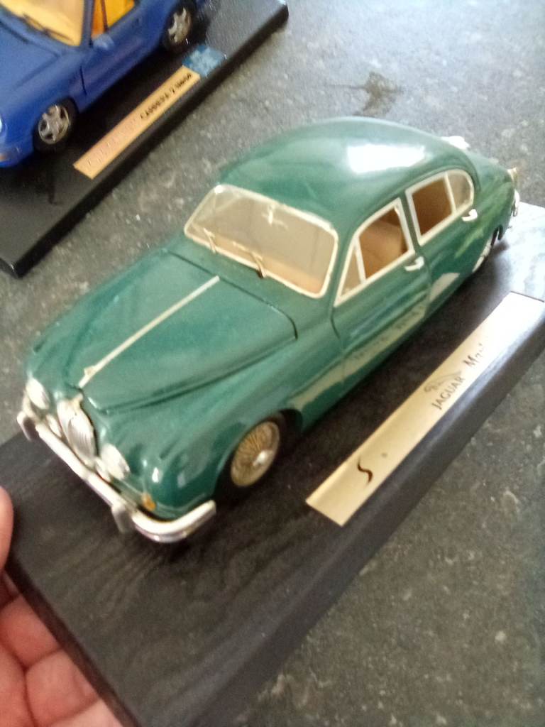 Jaguar Mark II Diecast Model Car – Green, Display Plinth