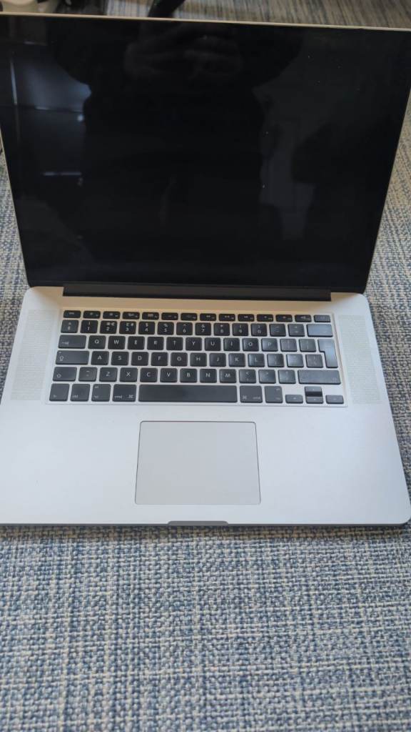 Apple MacBook Pro 15 inch Retina (Mid 2015) - i7, 16GB RAM, 256GB SSD