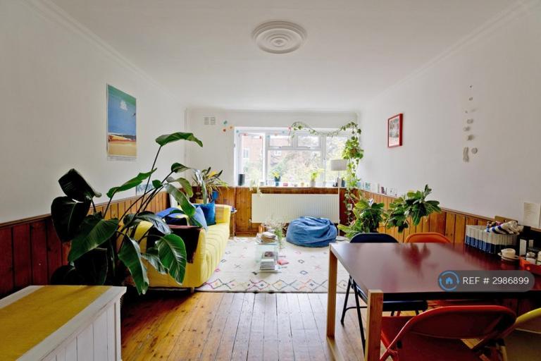 2 bedroom flat in Arlington Lodge, London, SW2 (2 bed) (#2986899)