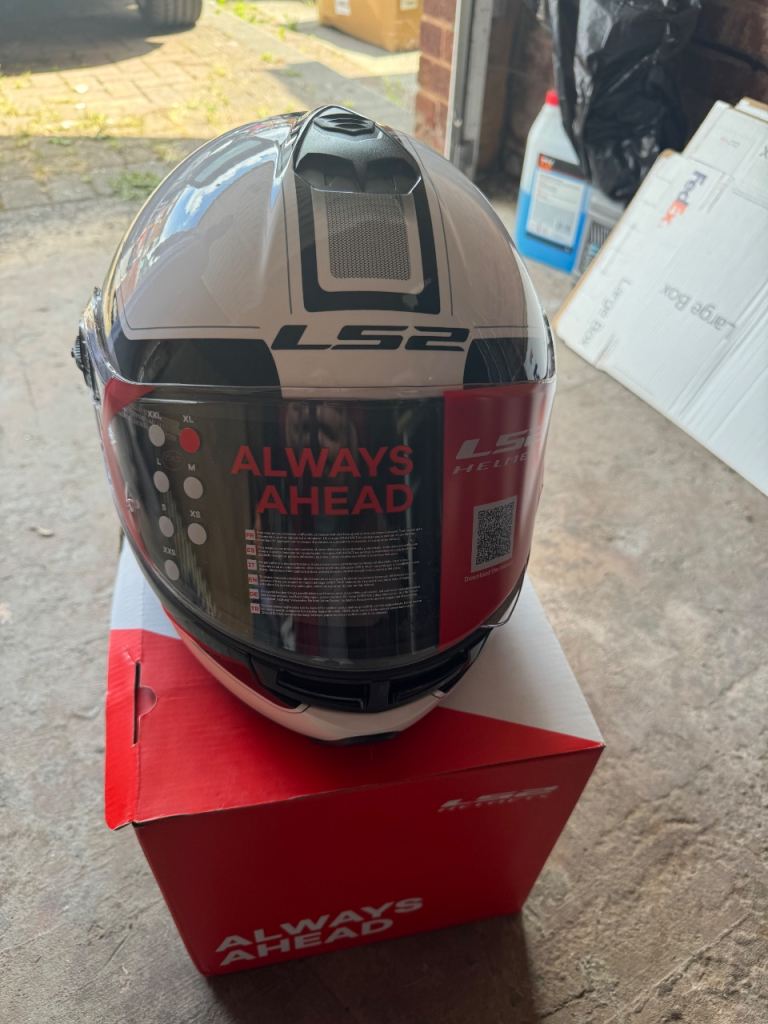 L52 xl motor bike helmet brandnew with stickers and cover bargain 