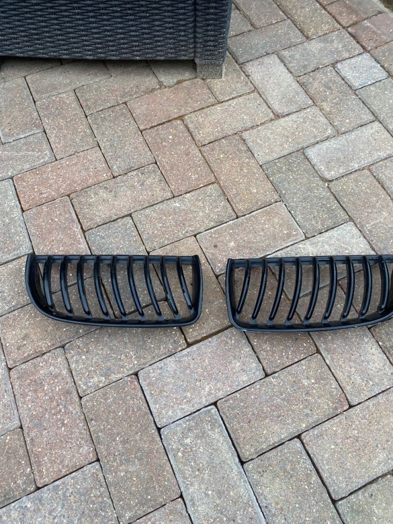 Black Car Grilles – Good Condition