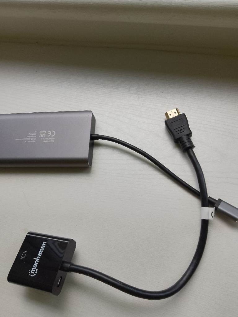 Docking station with screen wire
