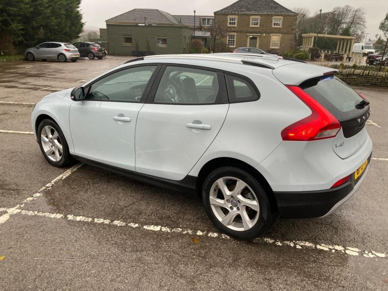 2015 Volvo V40 D2 [120] Cross Country Lux 5dr Geartronic HATCHBACK DIESEL Automatic