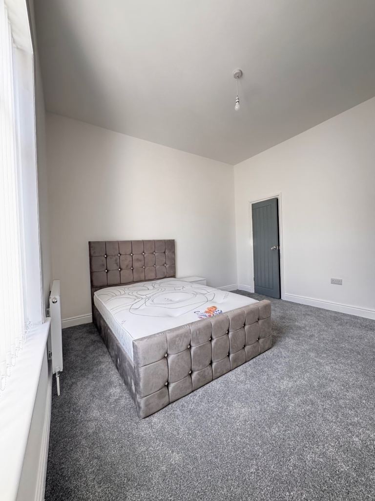 NEWLY REFURBISHED DOUBLE ROOMS TO LET