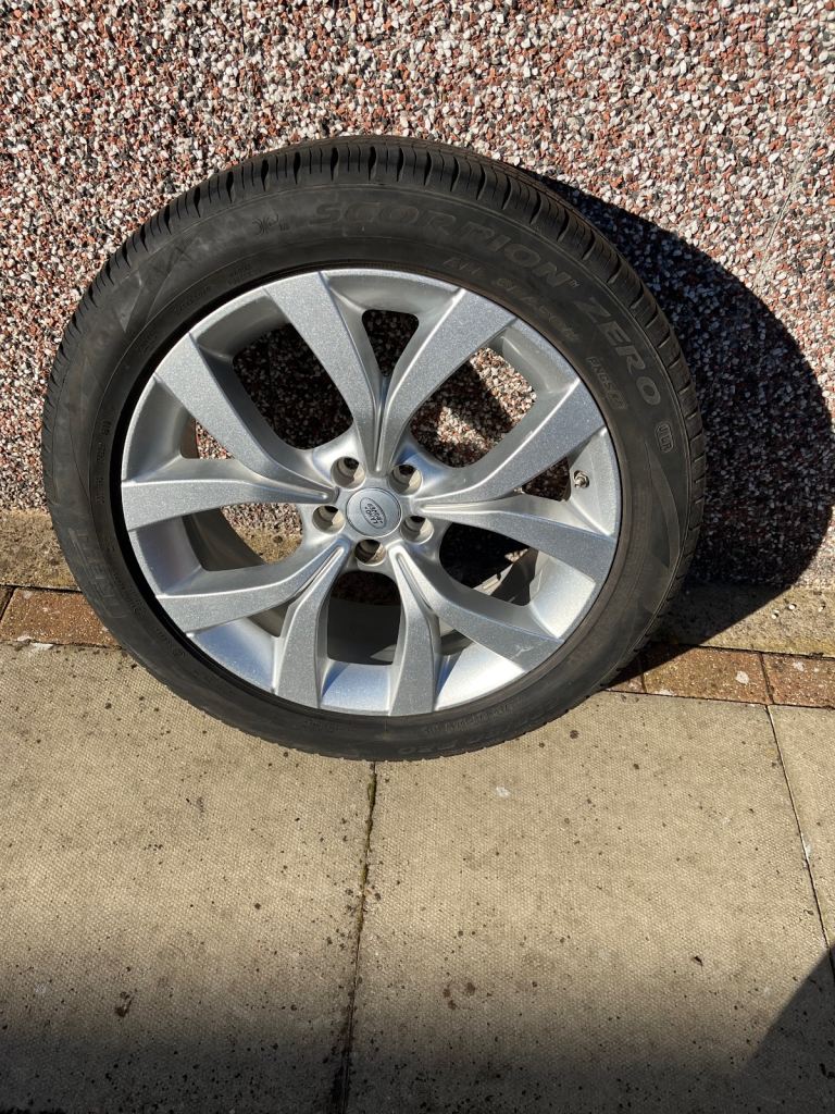 Rangerover evoque alloy