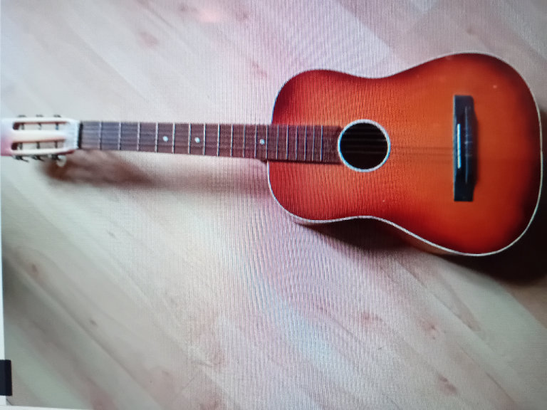 Acoustic Guitar - Can help deliver locally for FREE