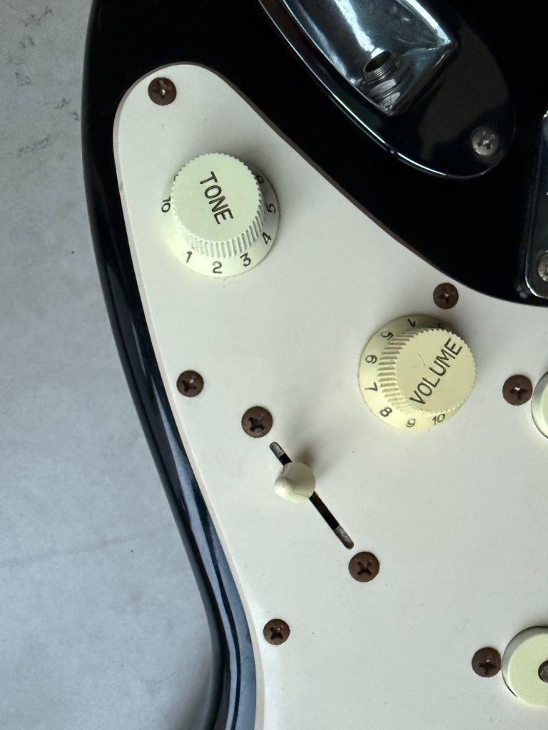 Fender Squier Mini Strat 3/4 Size mini Black Immaculate & Stand