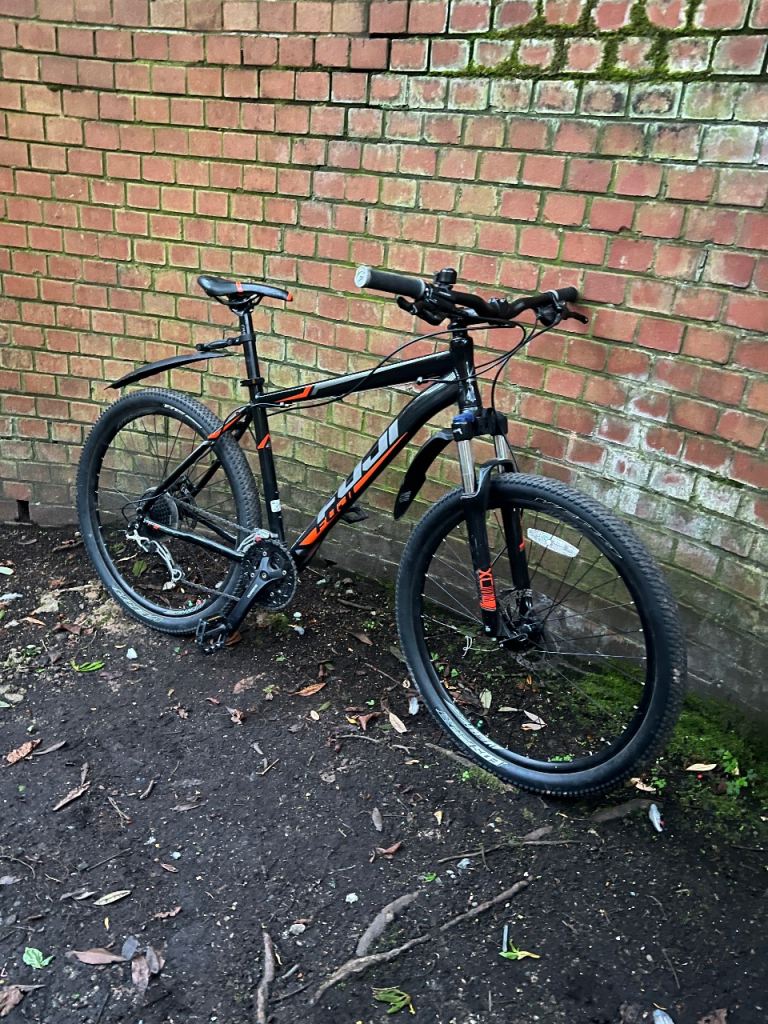 Fuji Nevada Mountain Bike - Hydraulic brakes - 27.5 inch wheels 