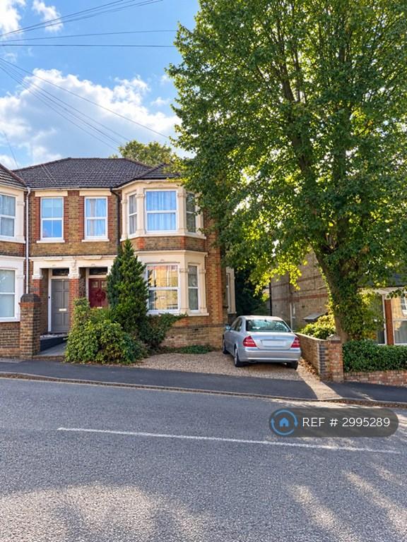 2 bedroom flat in Priory Road, High Wycombe, HP13 (2 bed) (#2995289)