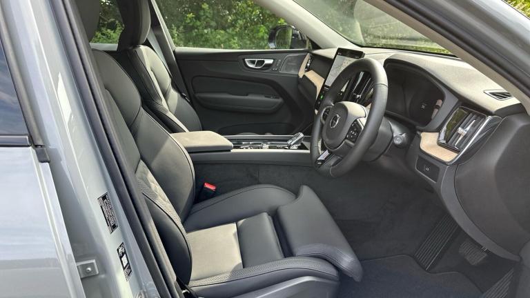 2025 Volvo XC60 2.0 B5 MHEV Plus Auto AWD Euro 6 (s/s) 5dr ESTATE Petrol/Electric Hybrid Automatic