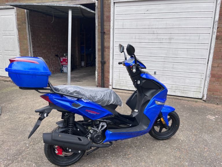 BRAND NEW 50CC SCOOTER FOR SALE