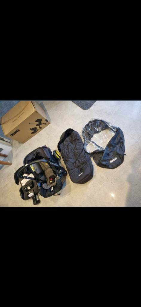 Doona+ Infant Car seat/ Stroller with Isofix and accessories 