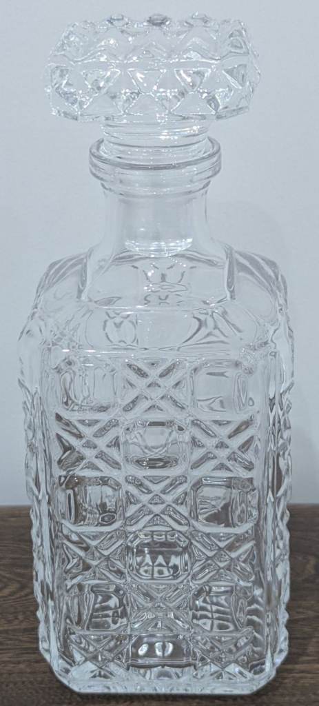 VINTAGE HEAVY CUT GLASS SQUARE WHISKY DECANTER 25cm HIGH x 10cm SQUARE 1.7kg