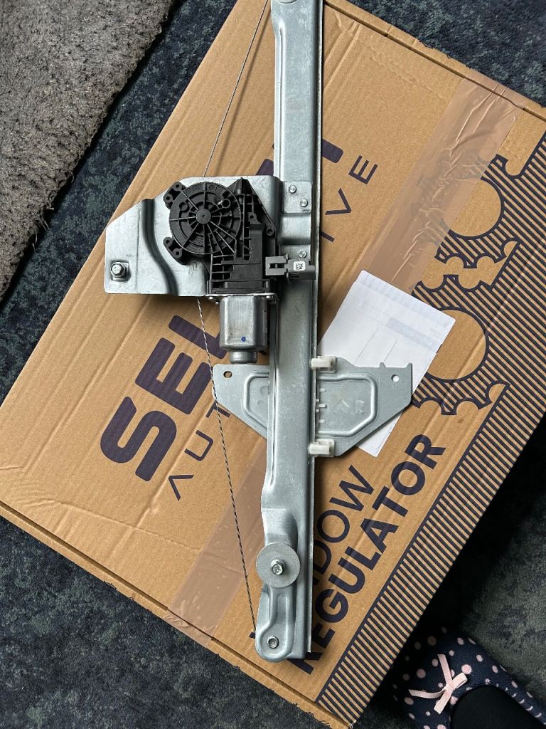 Citroen Berlingo MK2 Drivers window regulator & motor (6 pin)