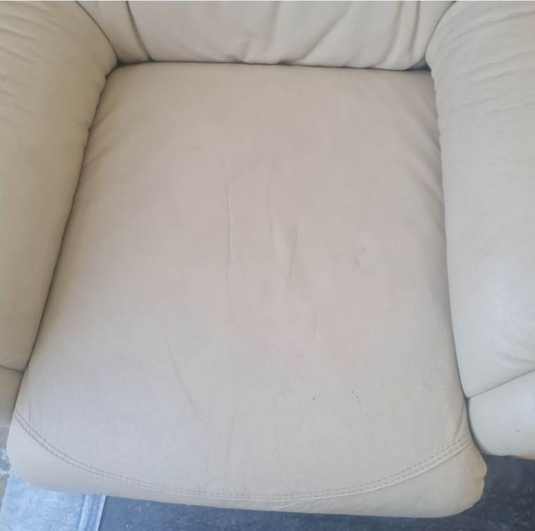 2 × LEATHER SOFA CHAIR